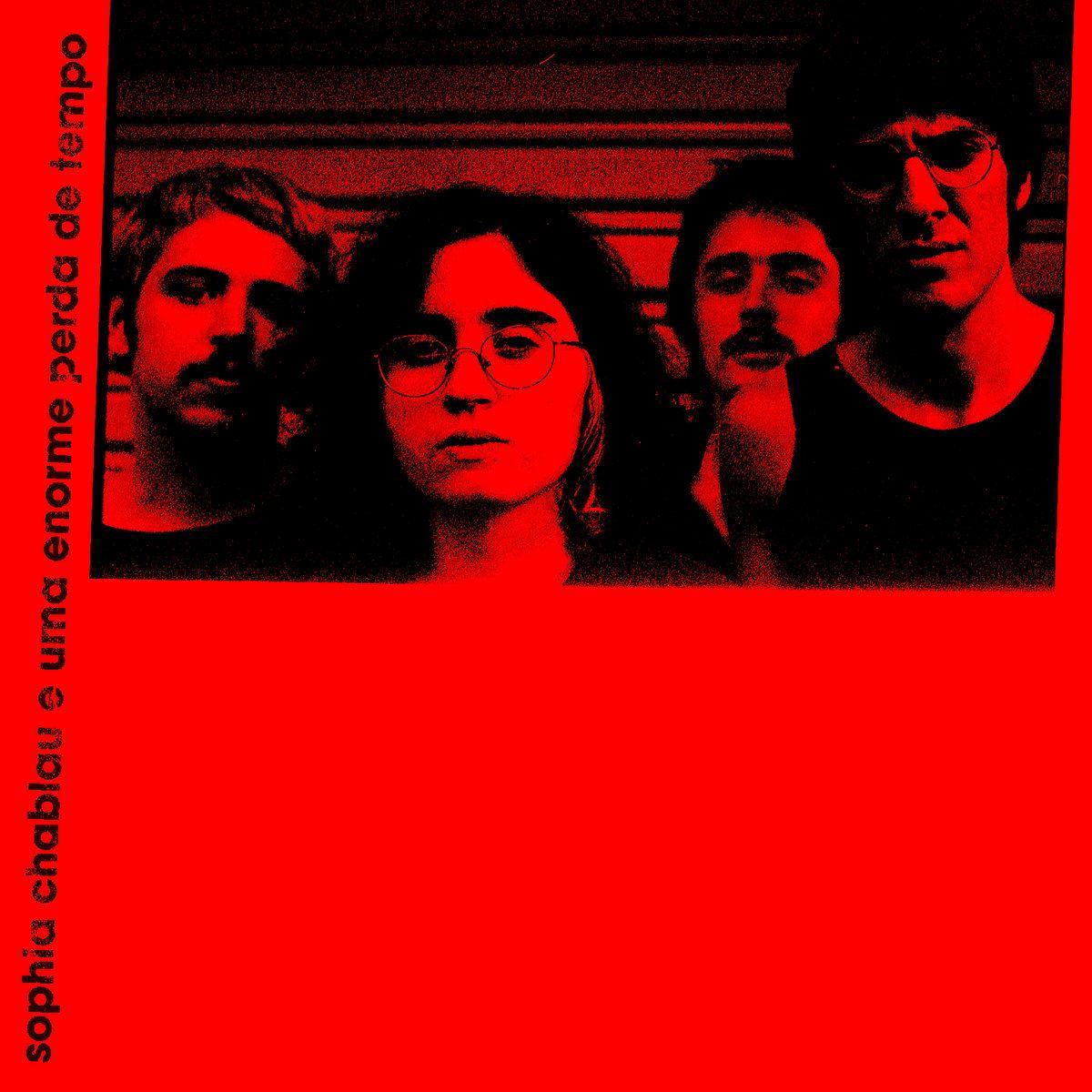 Album cover of "Sophia Chablau e Uma Enorme Perda de Tempo" by Sophia Chablau e Uma Enorme Perda de Tempo