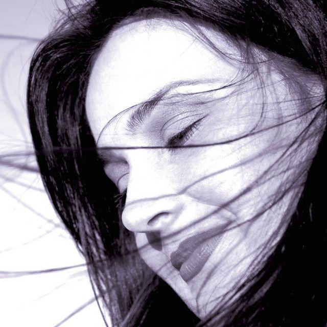 Single/EP cover of "Eu Tenho Que Orar (Acoustic) (Live)" by Fernanda Lara