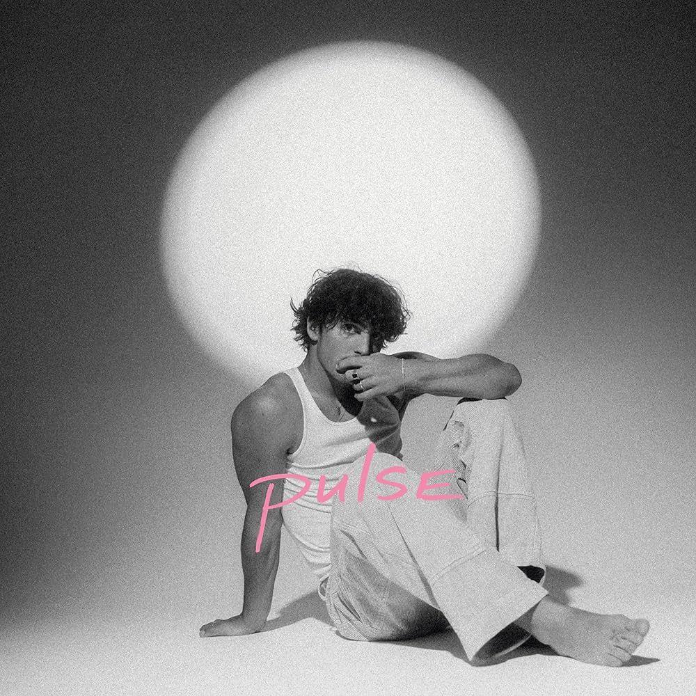 Capa do álbum "PULSE", de Benson Boone