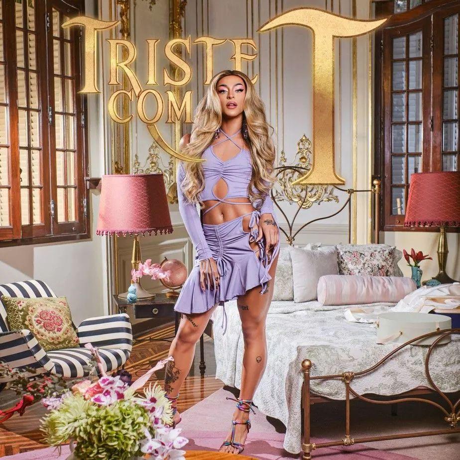 Capa do álbum "Triste Com T", de Pabllo Vittar