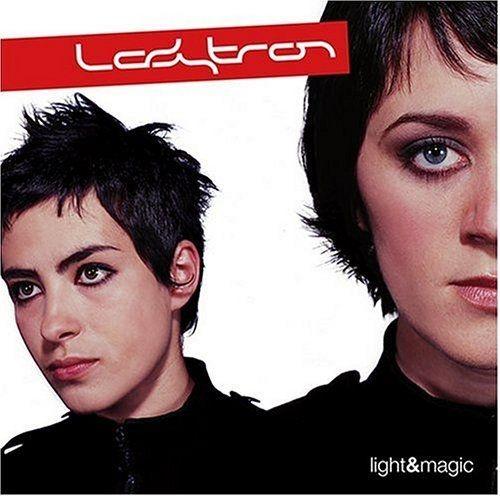 Portada de Álbum "Light & Magic", de Ladytron