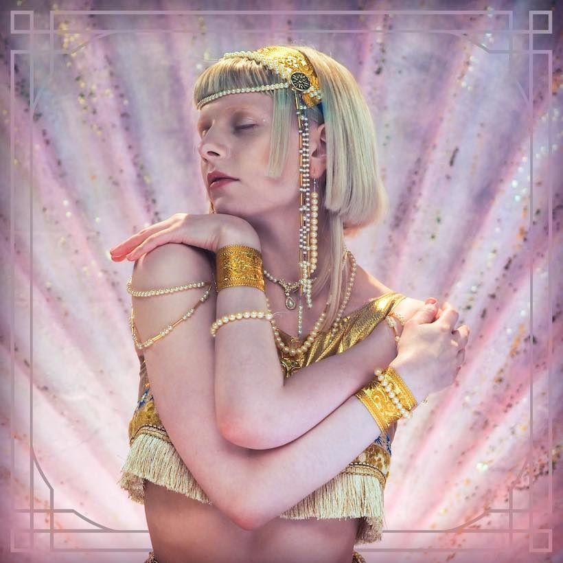 Portada del álbum "Exist For Love", de AURORA