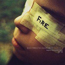 Capa do Álbum "Quiet Mouth Loud Hands", de Damiera