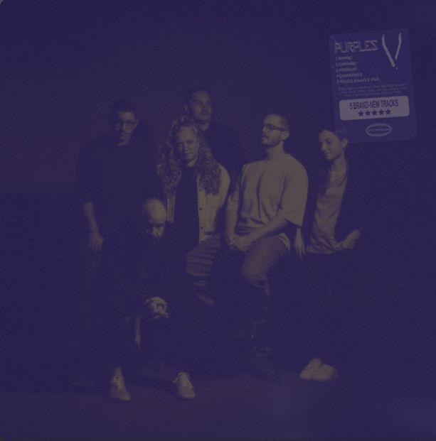 Capa do álbum "V", de Purples