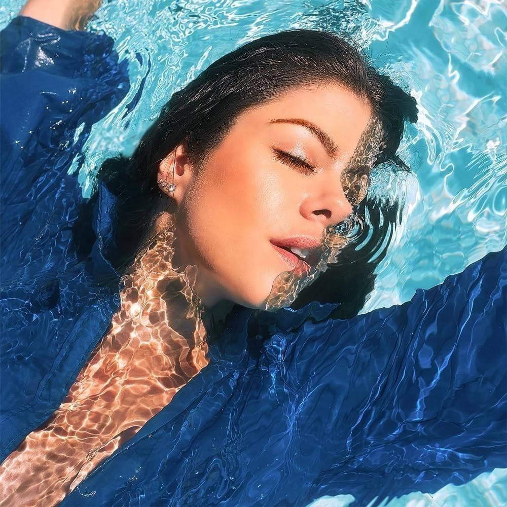 Capa do Single/EP "bad summer", de Sainte