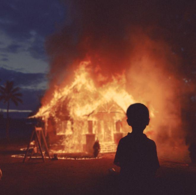 Portada de Sencillo/EP "Burning Down", de Alex Warren