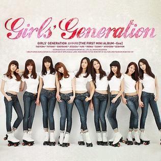 Album cover of "Gee" by Girls' Generation