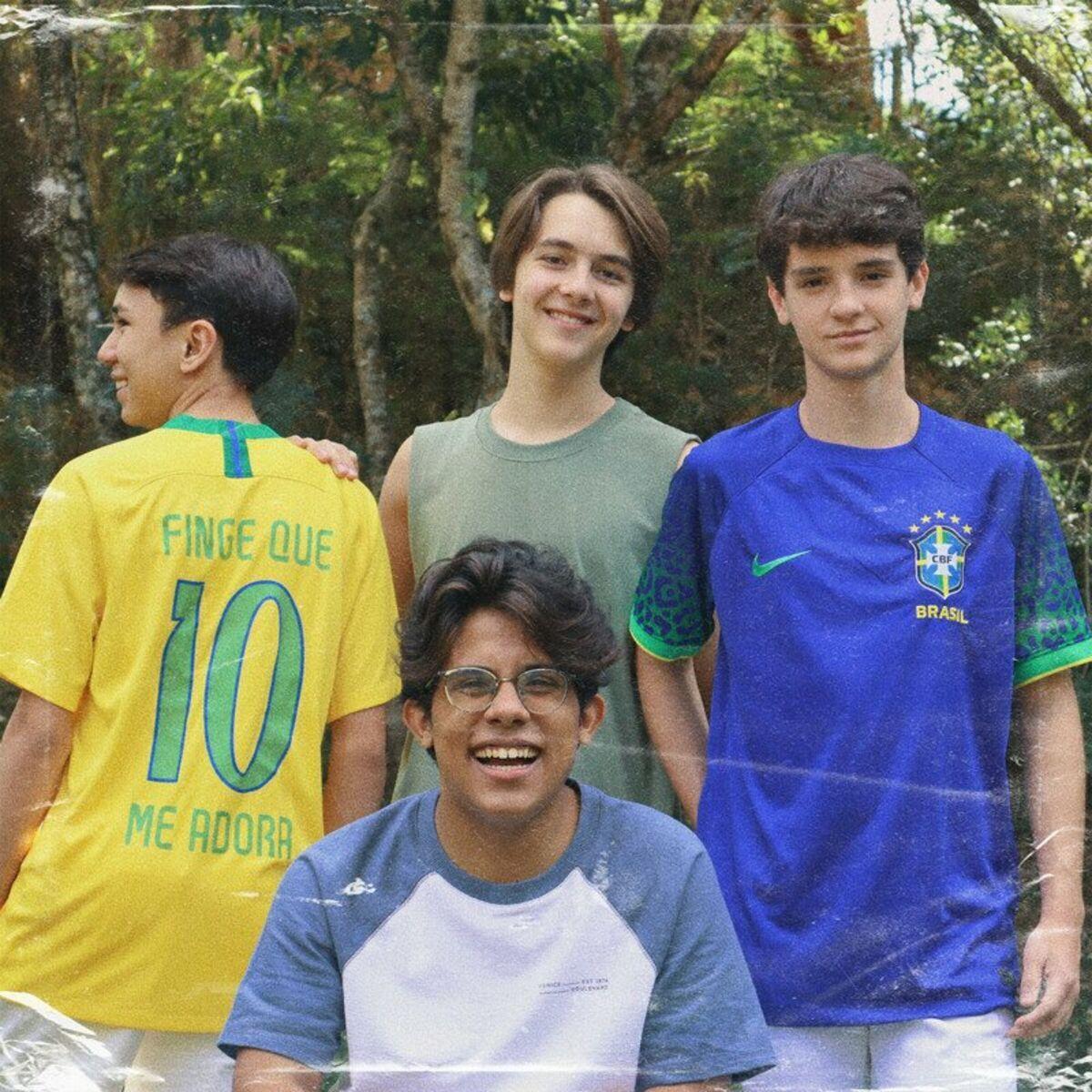 Portada de Álbum "Finge Que Me Adora", de QuatroK