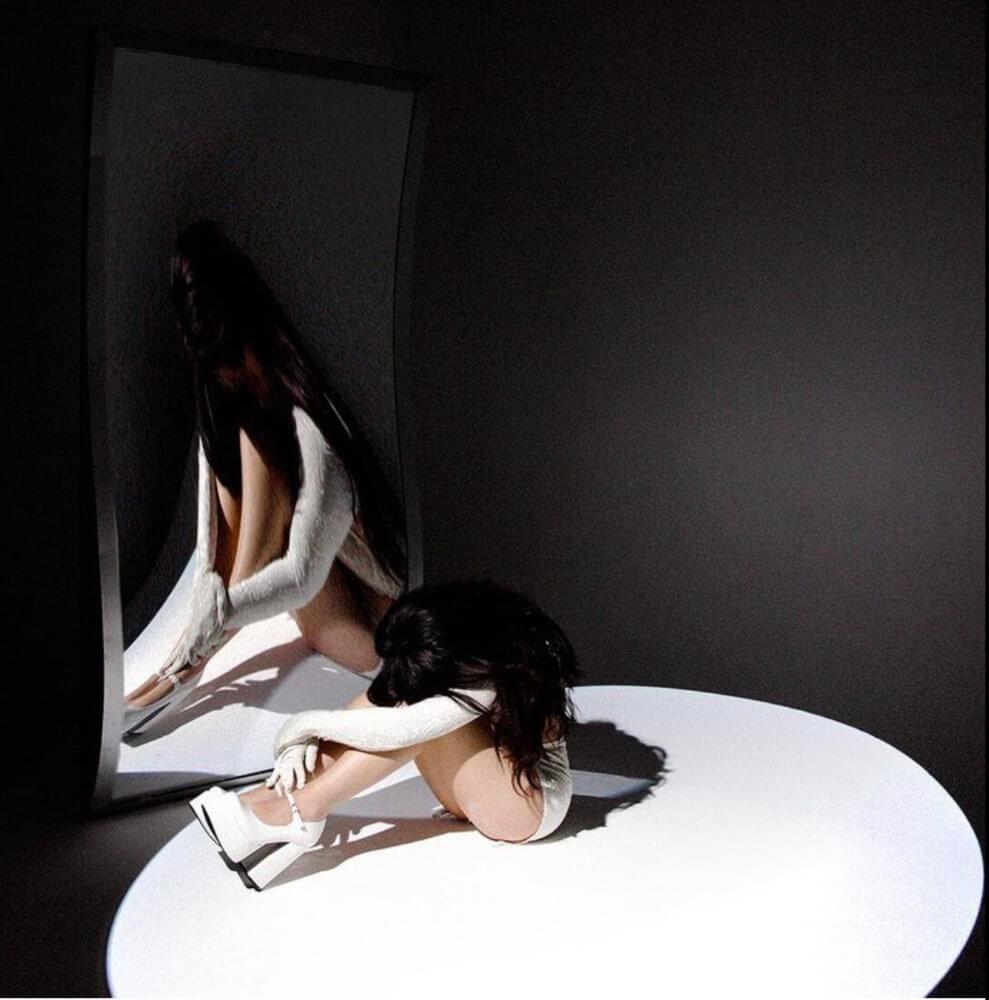 Capa do Single/EP "dying on the inside", de Nessa Barrett