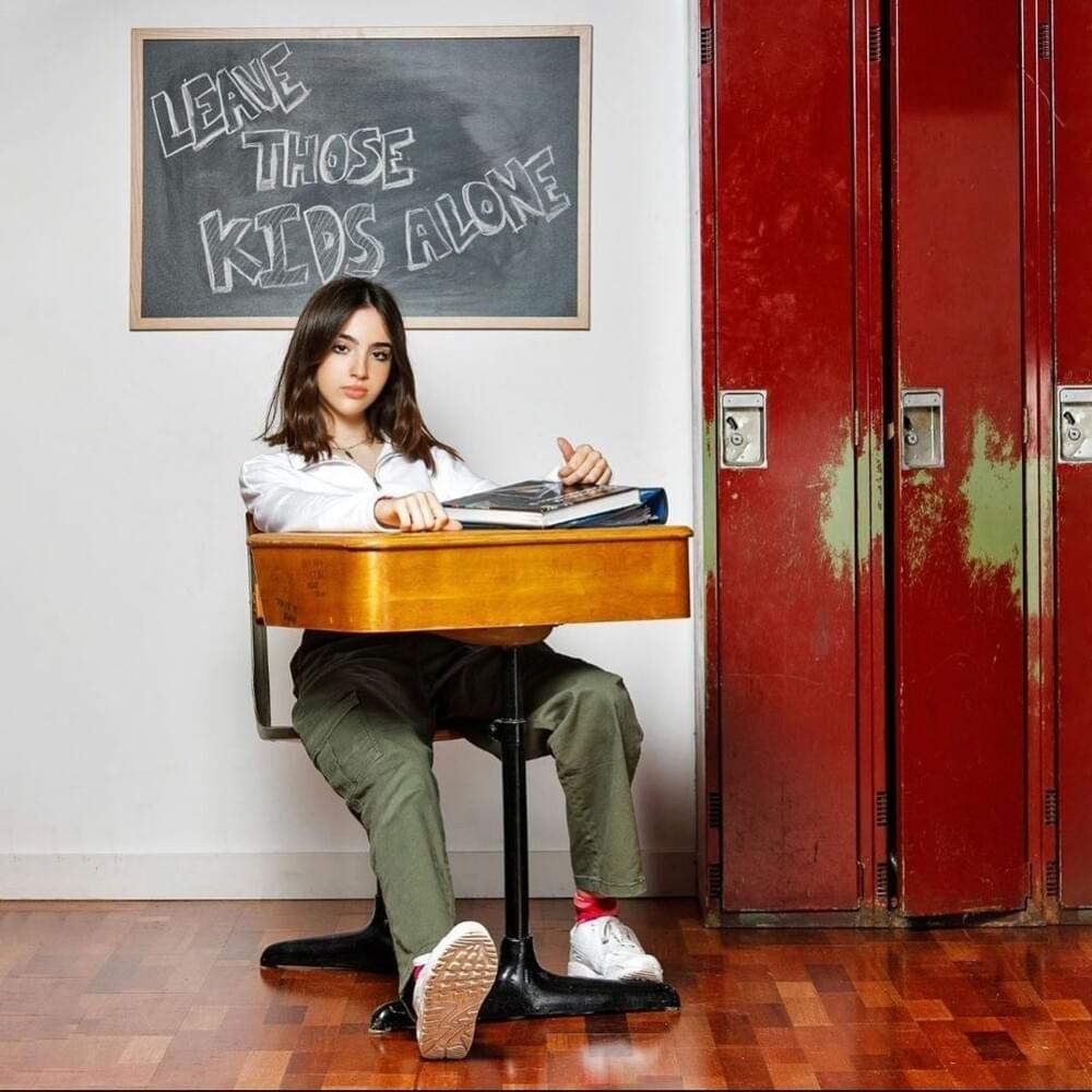 Capa do Álbum "Leave Those Kids Alone", de Gabriela Bee