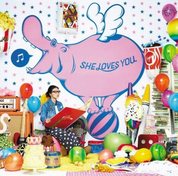 Capa do Álbum "She Loves You", de Yui