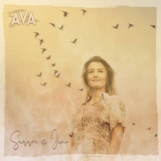 Portada de Sencillo/EP "Summer In June", de Éabha McMahon