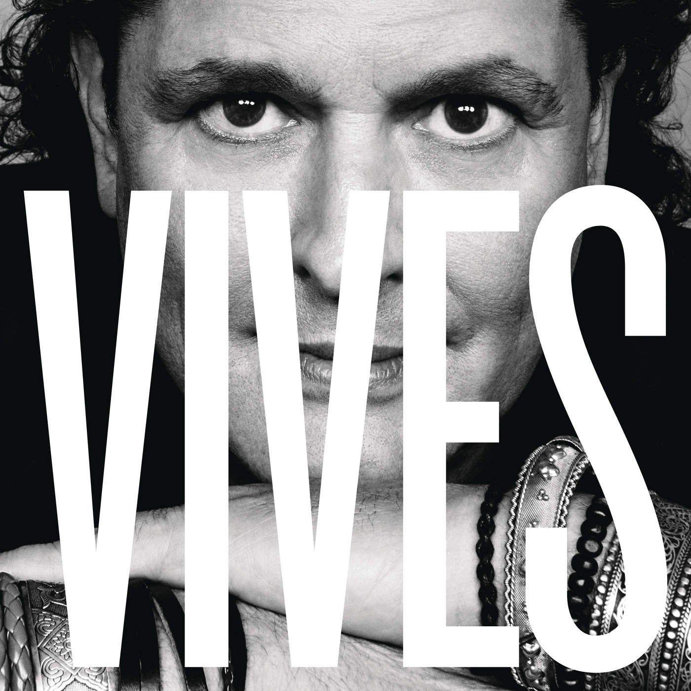 Portada de Álbum "VIVES", de Carlos Vives