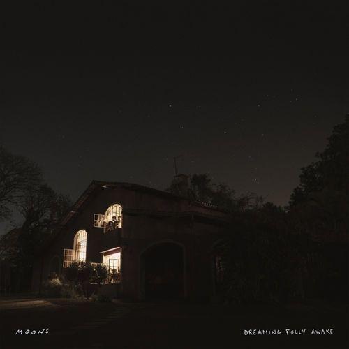 Portada de Álbum "Dreaming Fully Awake", de Moons