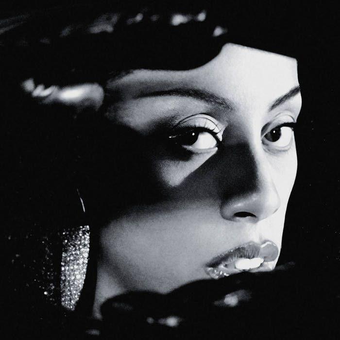 Portada de Álbum "Through The Wall", de Rochelle Jordan