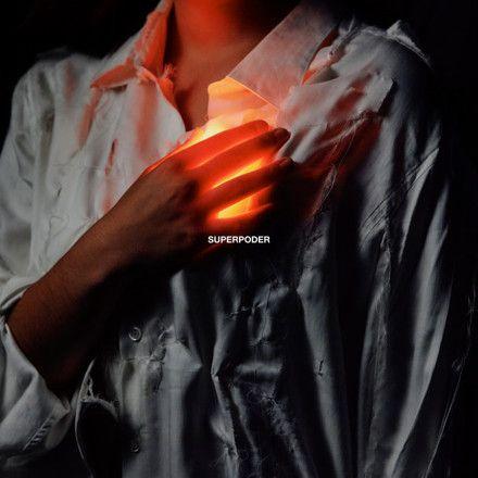 Capa do álbum "SUPERPODER", de María José Llergo