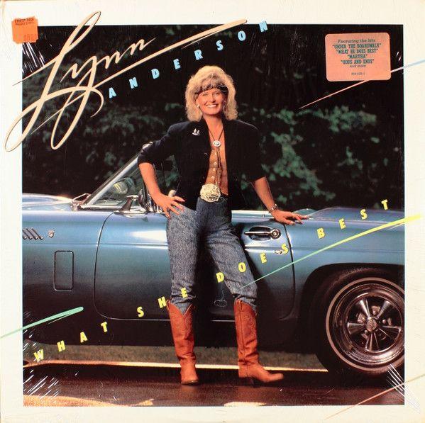 Capa do álbum "What She Does Best", de Lynn Anderson