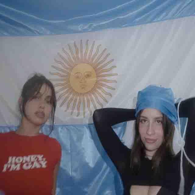 Capa do Single/EP "Bajo El Sol / Lloviendo En La Ciudad", de Turrobaby