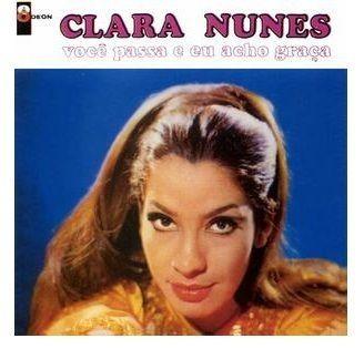 Portada del álbum "Você Passa e Eu Acho Graça", de Clara Nunes