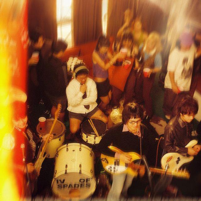 Portada de Sencillo/EP "Konsensya", de IV Of Spades