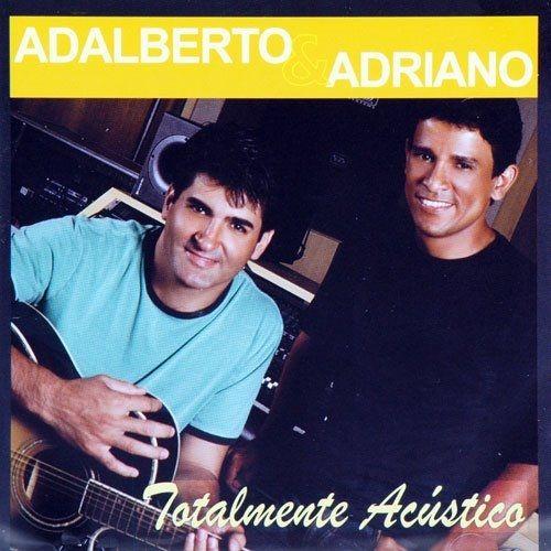 Album cover of "Totalmente Acústico" by Adalberto e Adriano