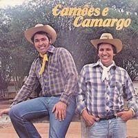 Portada de Álbum "Amantes Inimigos", de Camões e Camargo