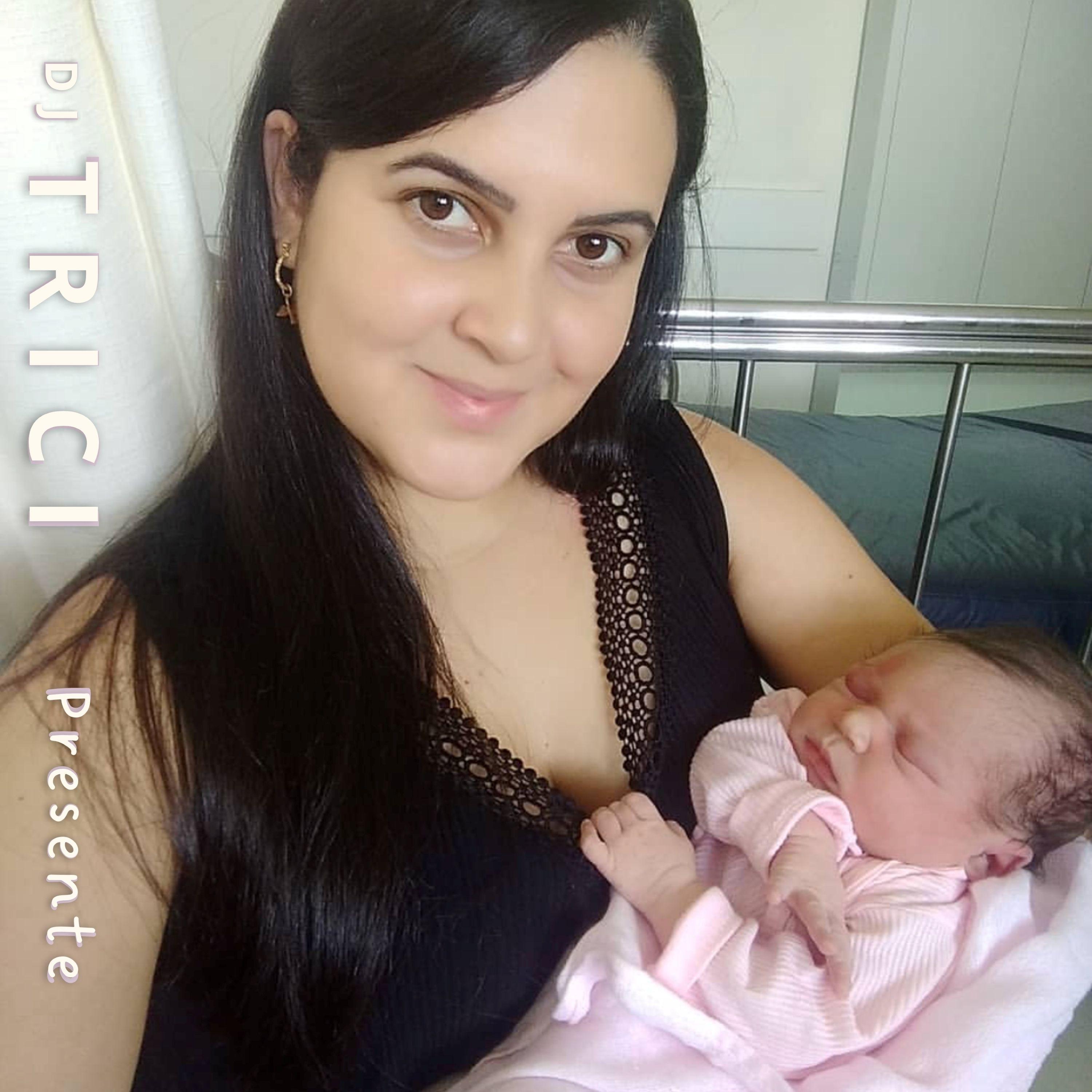 Capa do álbum "Presente", de DJ Trici
