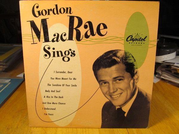 Album cover of "Sings" by Gordon Macrae