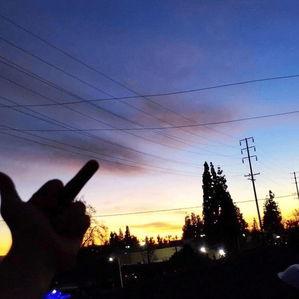 Capa do álbum "SNS", de Jades