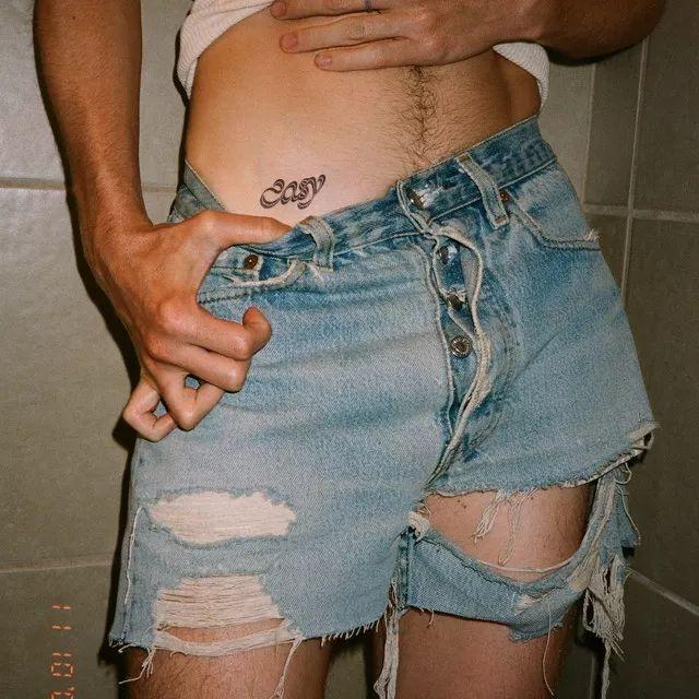 Capa do álbum "Easy (feat. Kacey Musgraves & Mark Ronson)", de Troye Sivan