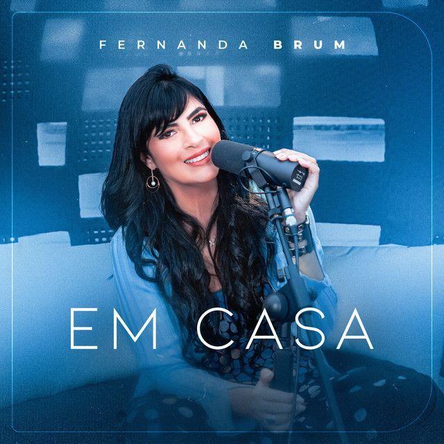 Portada del álbum "Em Casa", de Fernanda Brum