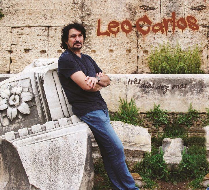 Portada de Álbum "três dias dez anos", de Leo Carlos