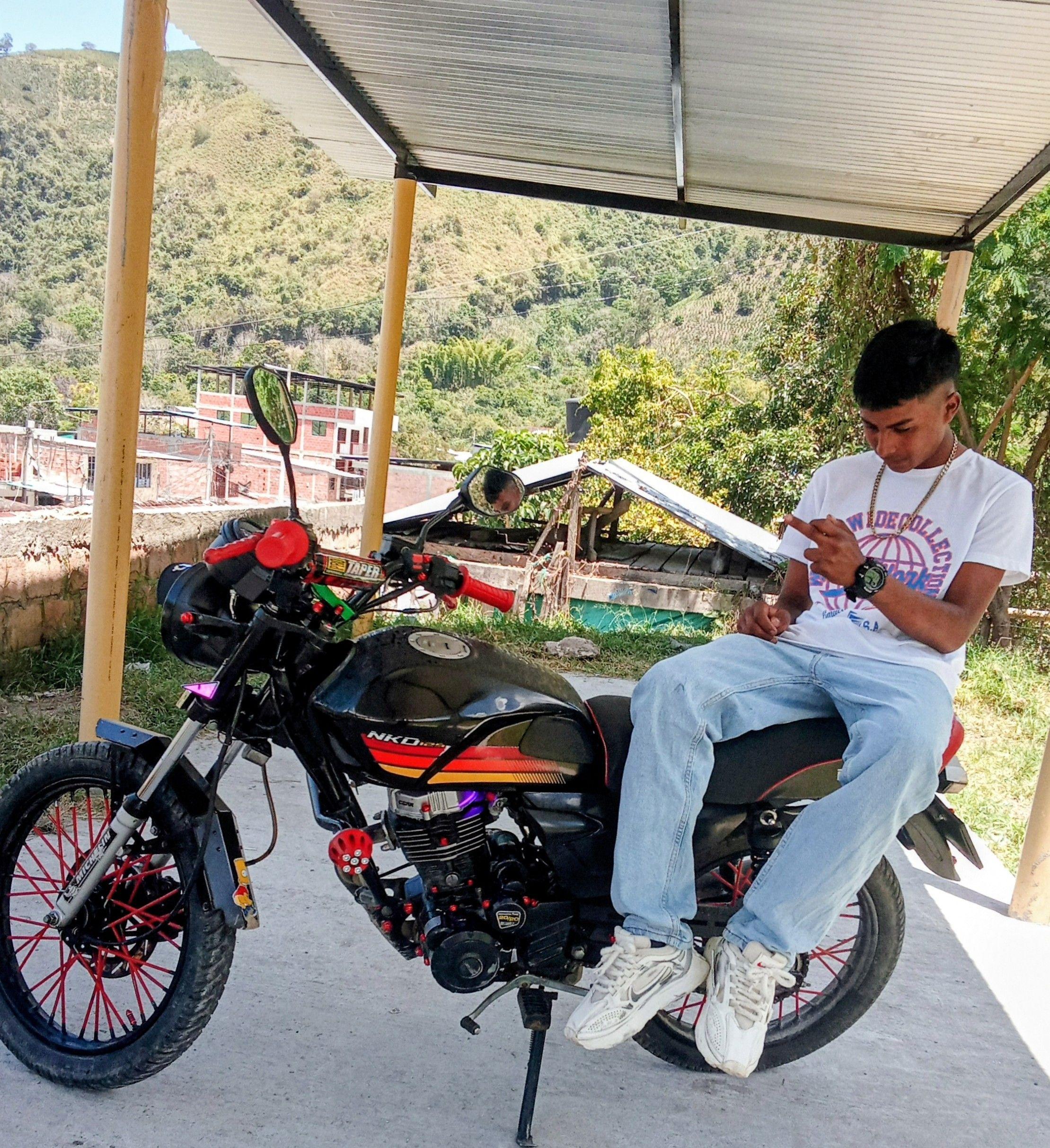 Portada de Sencillo/EP "Cuidame Del Mal", de El Chulibombo