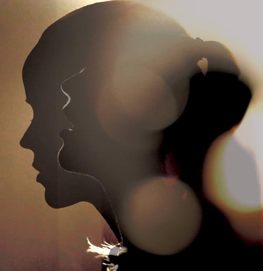 Portada del álbum "Whispers", de Tina Dickow