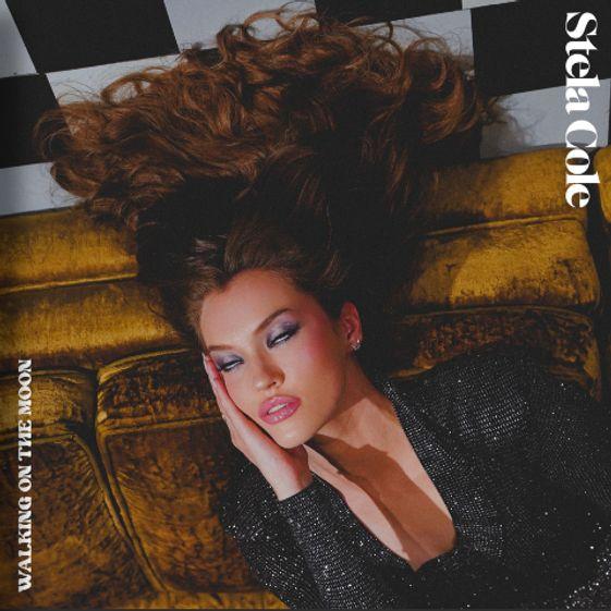 Portada del álbum "Walking On The Moon", de Stela Cole