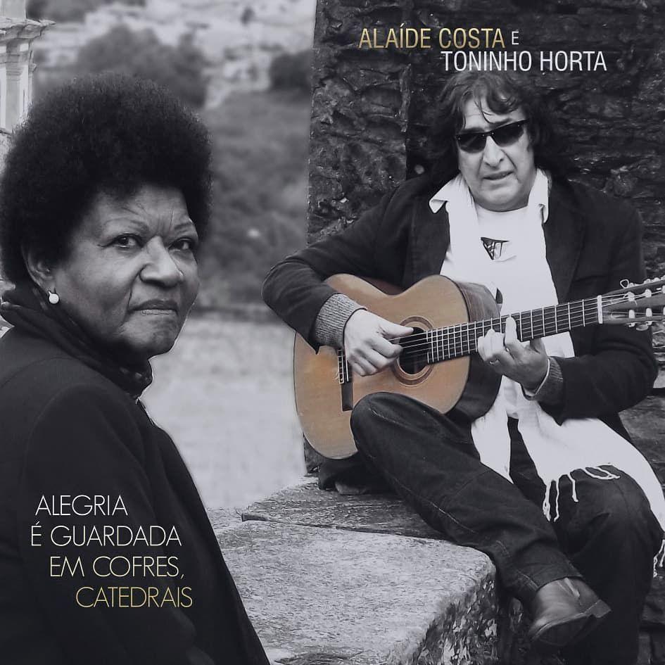 Capa do álbum "Alegria É Guardada Em Cofres, Catedrais", de Alaíde Costa