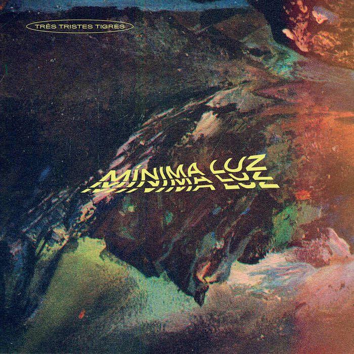 Portada de Álbum "Mínima Luz", de Três Tristes Tigres