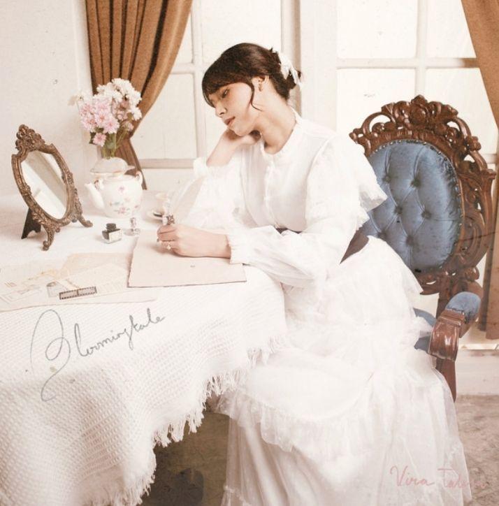 Capa do Álbum "Bloomingtale", de Vira Talisa