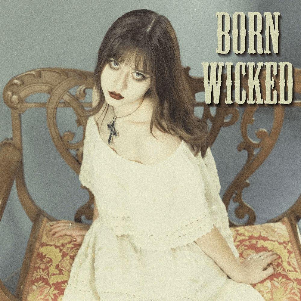Capa do Single/EP "Born Wicked", de Solya