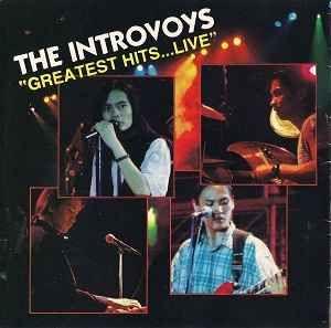 Capa do álbum "Greatest Hits Live", de Introvoys