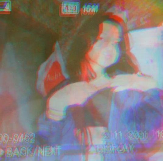 Portada de Sencillo/EP "december girl", de DÆN