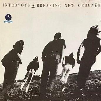 Capa do álbum "Breaking New Grounds", de Introvoys