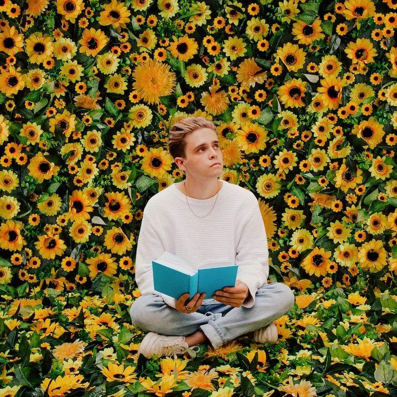 Single/EP cover of "SunDayDreams" by Devin Kennedy