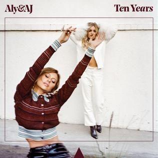 Portada de Álbum "Ten Years", de Aly & AJ