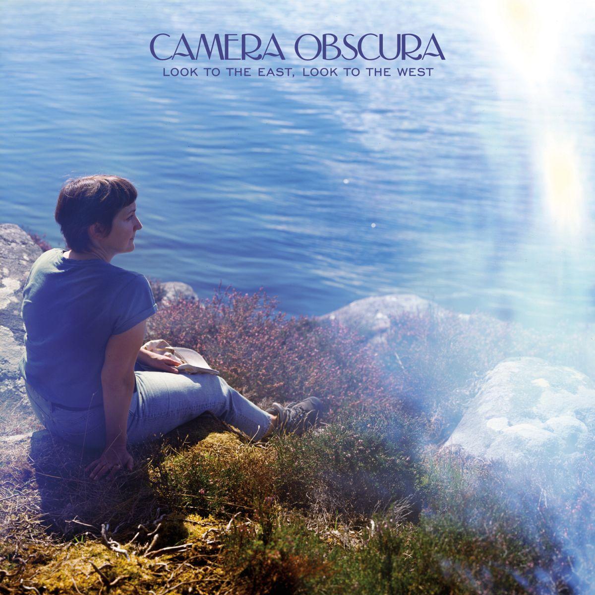 Portada de Álbum "Look to The East, Look to The West", de Camera Obscura