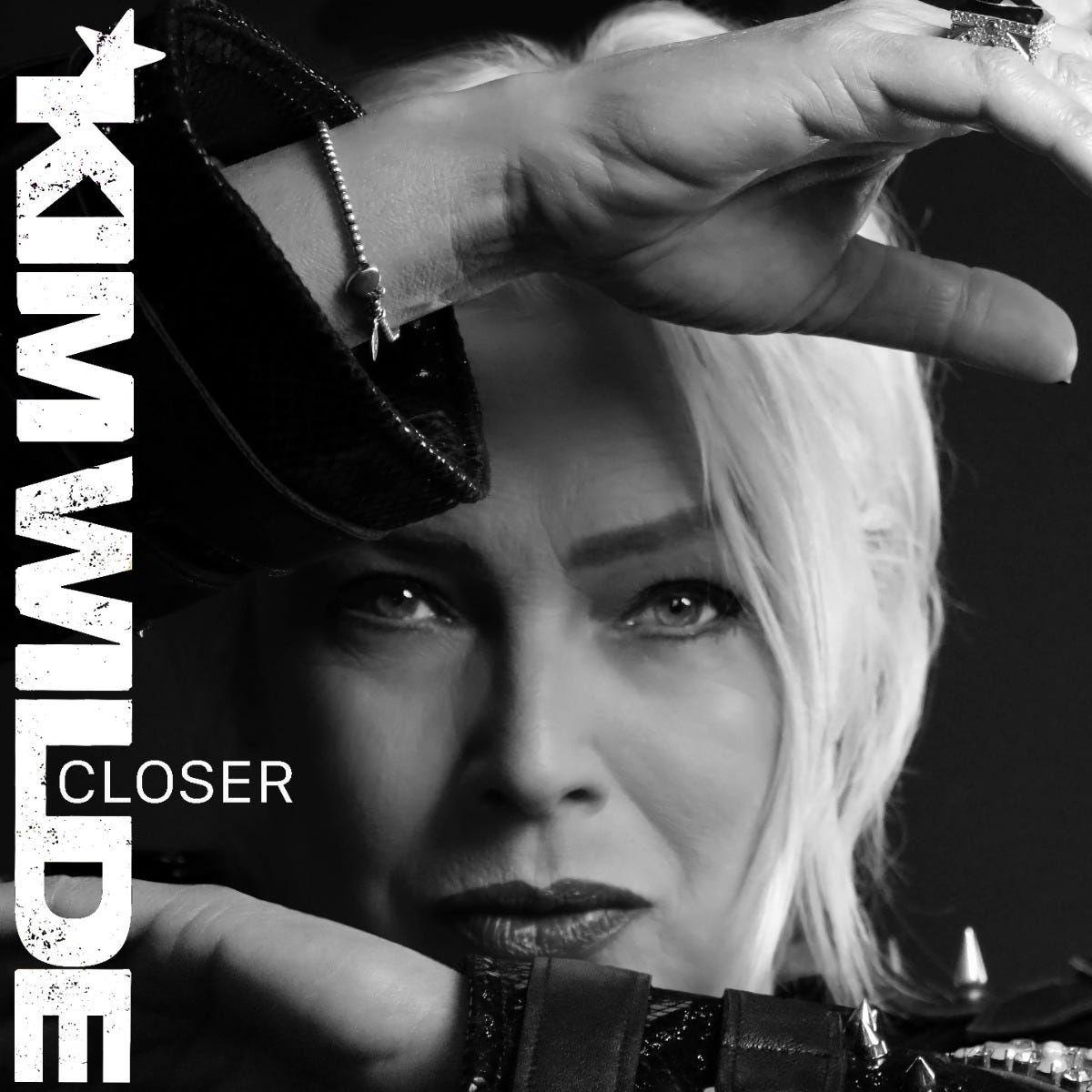 Portada del álbum "Closer", de Kim Wilde