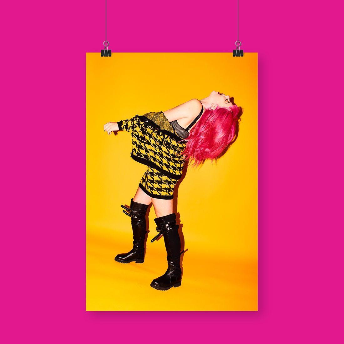 Portada de Álbum "Odd One Out", de GIRLI