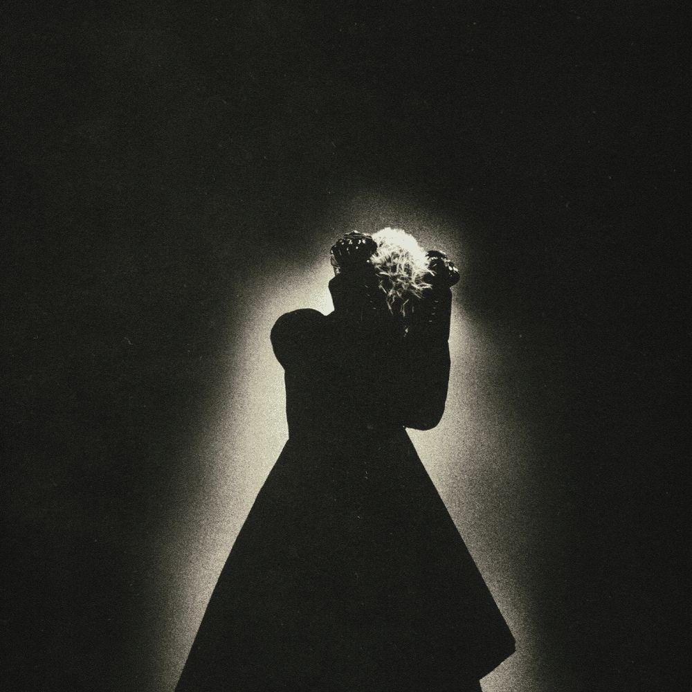 Capa do Álbum "Requiem", de keshi