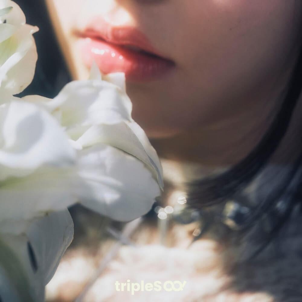 Capa do álbum "∞! <アンタイトル>", de tripleS