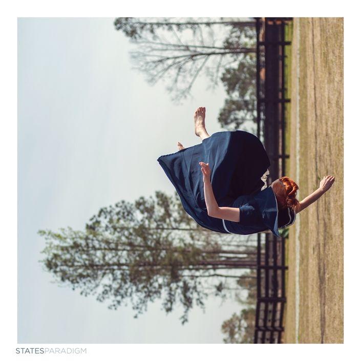 Capa do Álbum "Paradigm", de States
